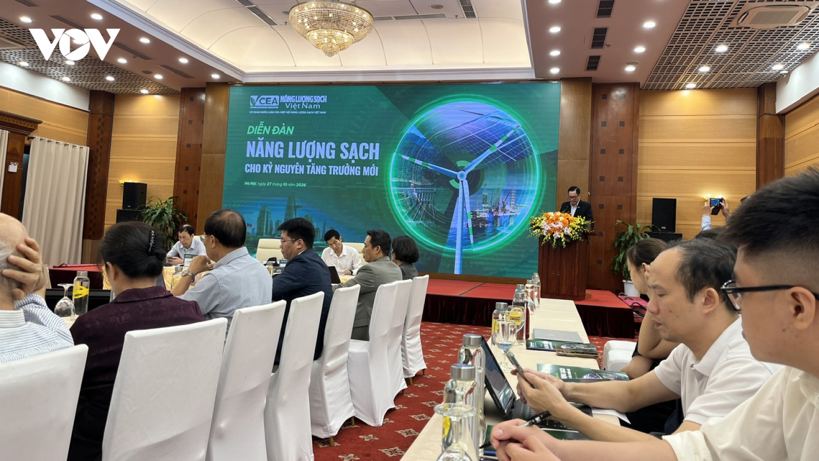 Năng lượng sạch: Làm sao vừa bảo đảm nguồn điện vừa giảm chi phí?