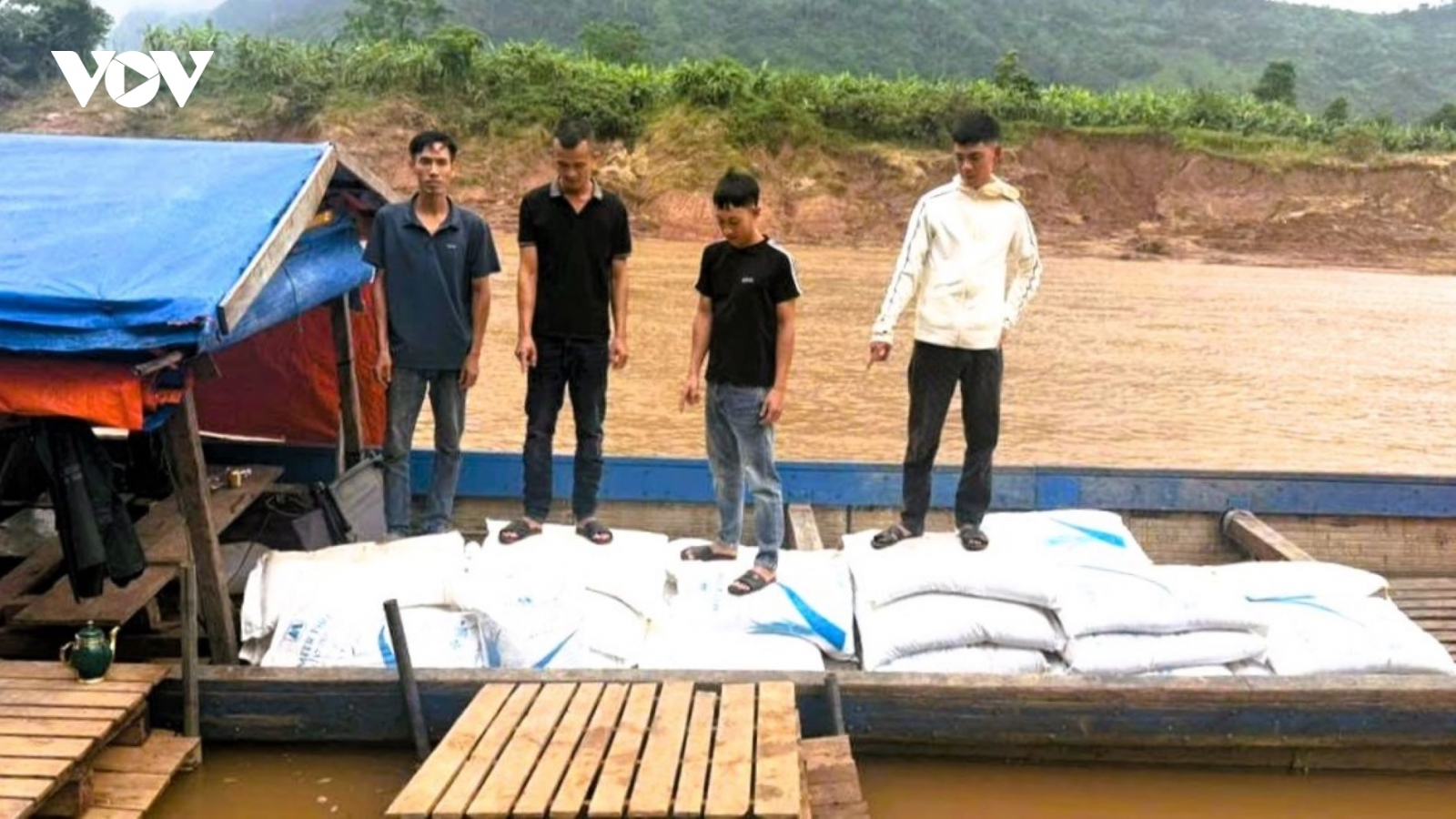 Quảng Trị: Khởi tố 2 bị can vận chuyển hàng lậu từ Lào về Việt Nam