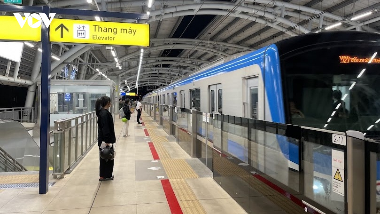 TP.HCM tăng chuyến metro và xe buýt phục vụ lễ truy điệu liệt sĩ