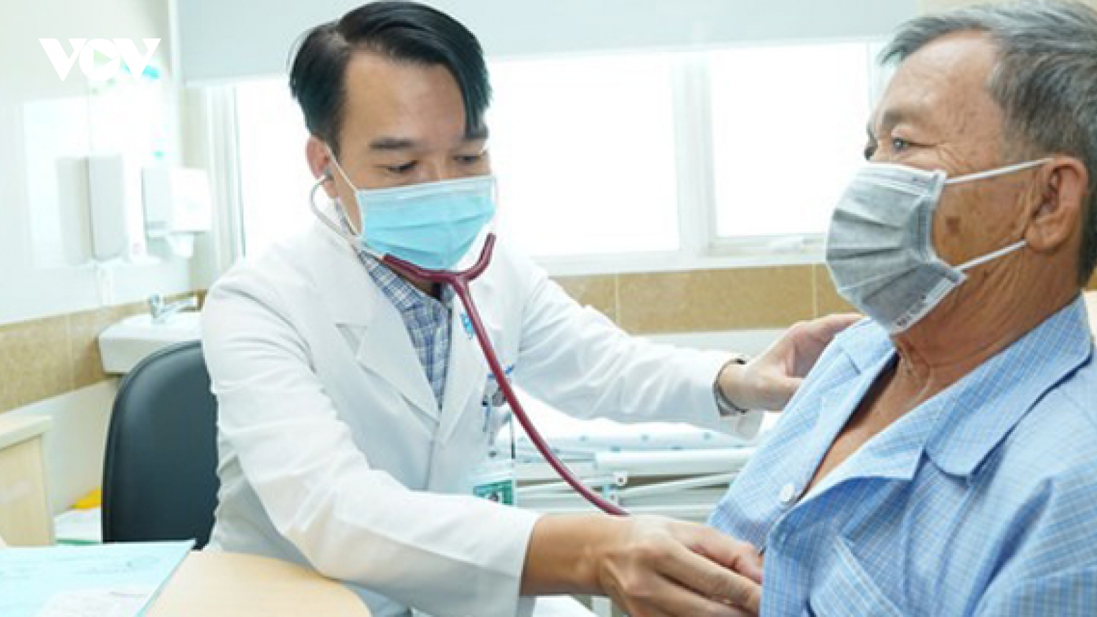 Triển khai Luật Khám chữa bệnh: Những khó khăn nào cần tháo gỡ?