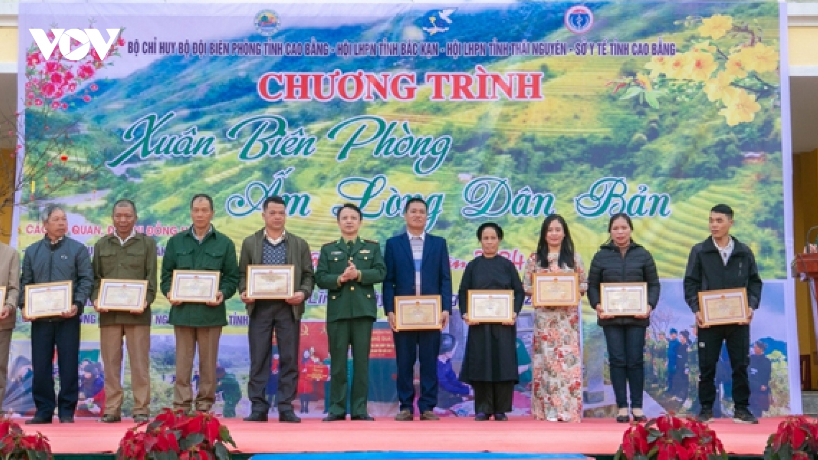 Bộ đội Biên phòng cùng nhân dân bảo vệ vững chắc biên cương Tổ quốc