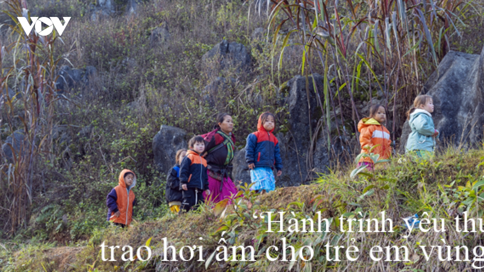 'Hành trình yêu thương' trao hơi ấm cho trẻ em vùng cao