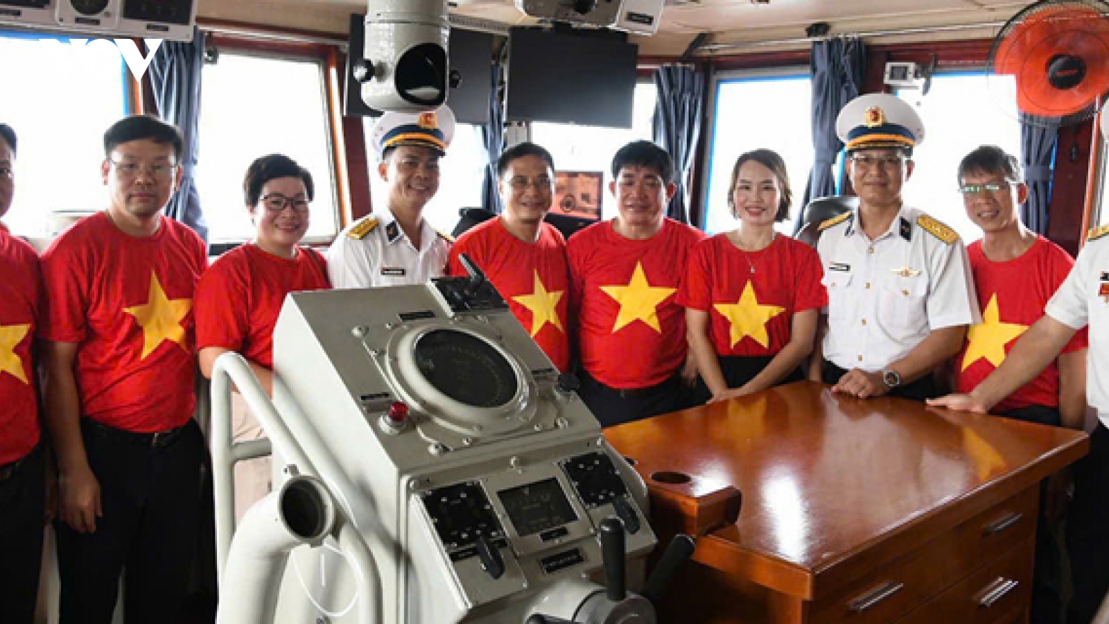 Đoàn công tác VOV giao lưu với cán bộ, chiến sĩ Vùng 3 Hải quân