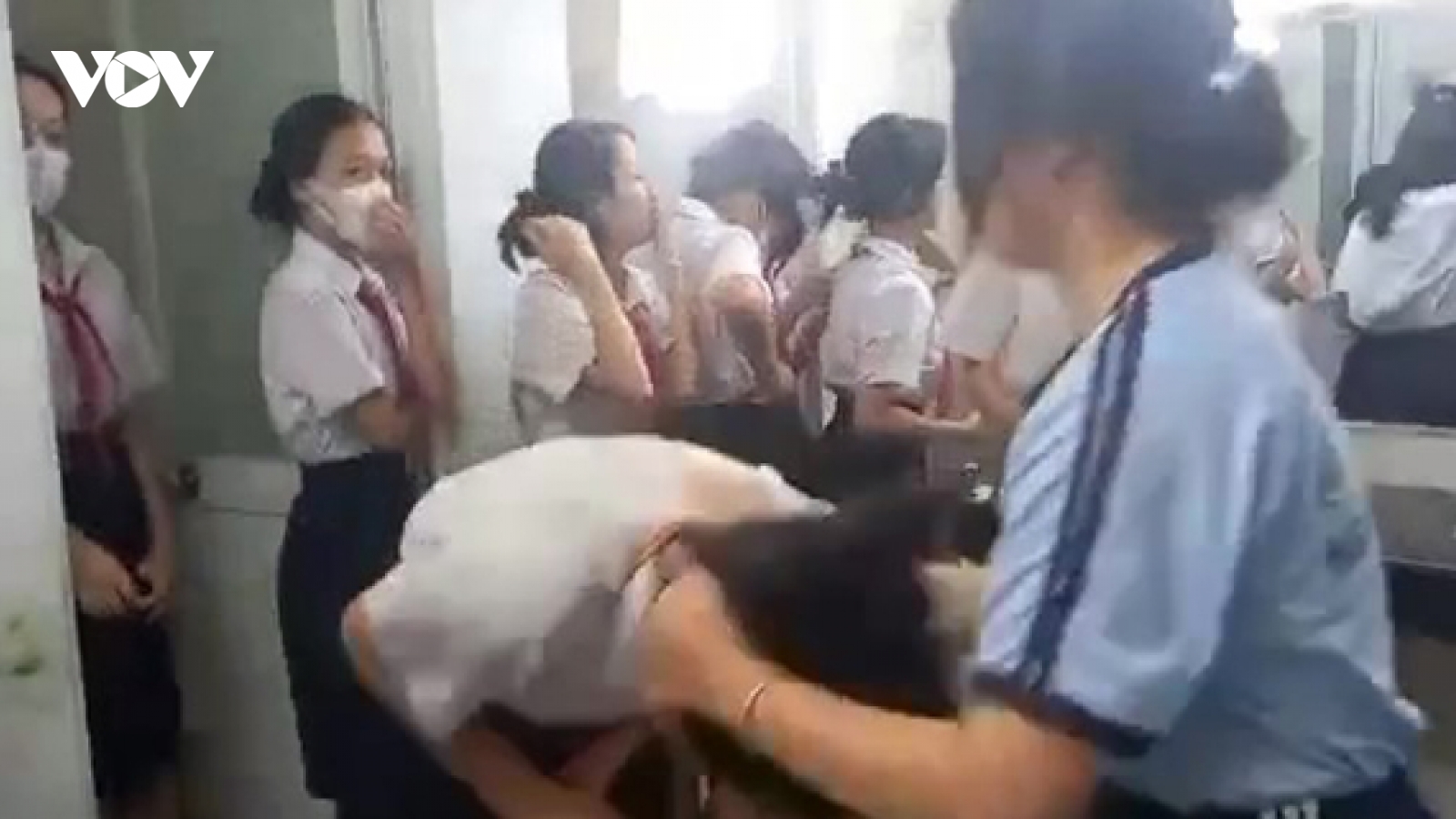 Bạo lực học đường bao giờ chấm dứt khi phụ huynh là người tiếp tay?