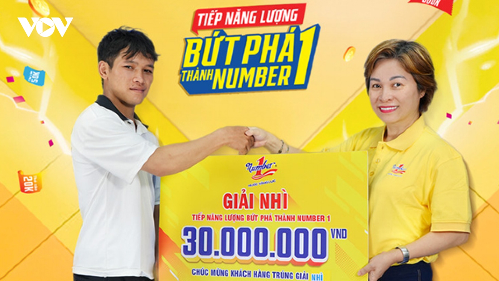 Người phụ nữ vỡ òa cảm xúc khi biết tin trúng 500 triệu từ nước tăng lực Number 1