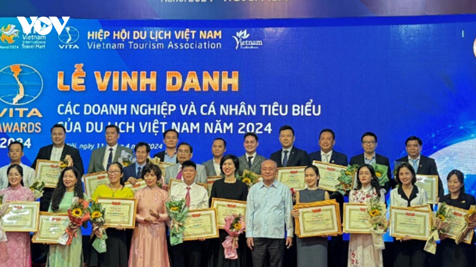 Vinpearl đồng loạt được vinh danh với 13 giải thưởng du lịch Vietnam Travel Awards