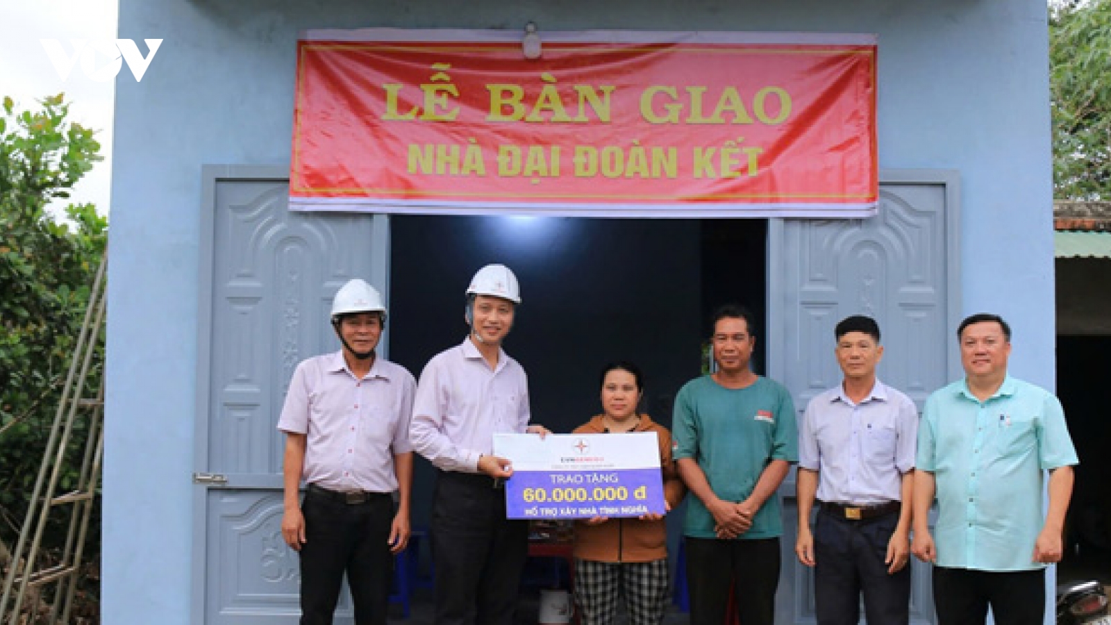 Công ty Thủy điện Buôn Kuốp trao nhà mới, sẻ chia yêu thương