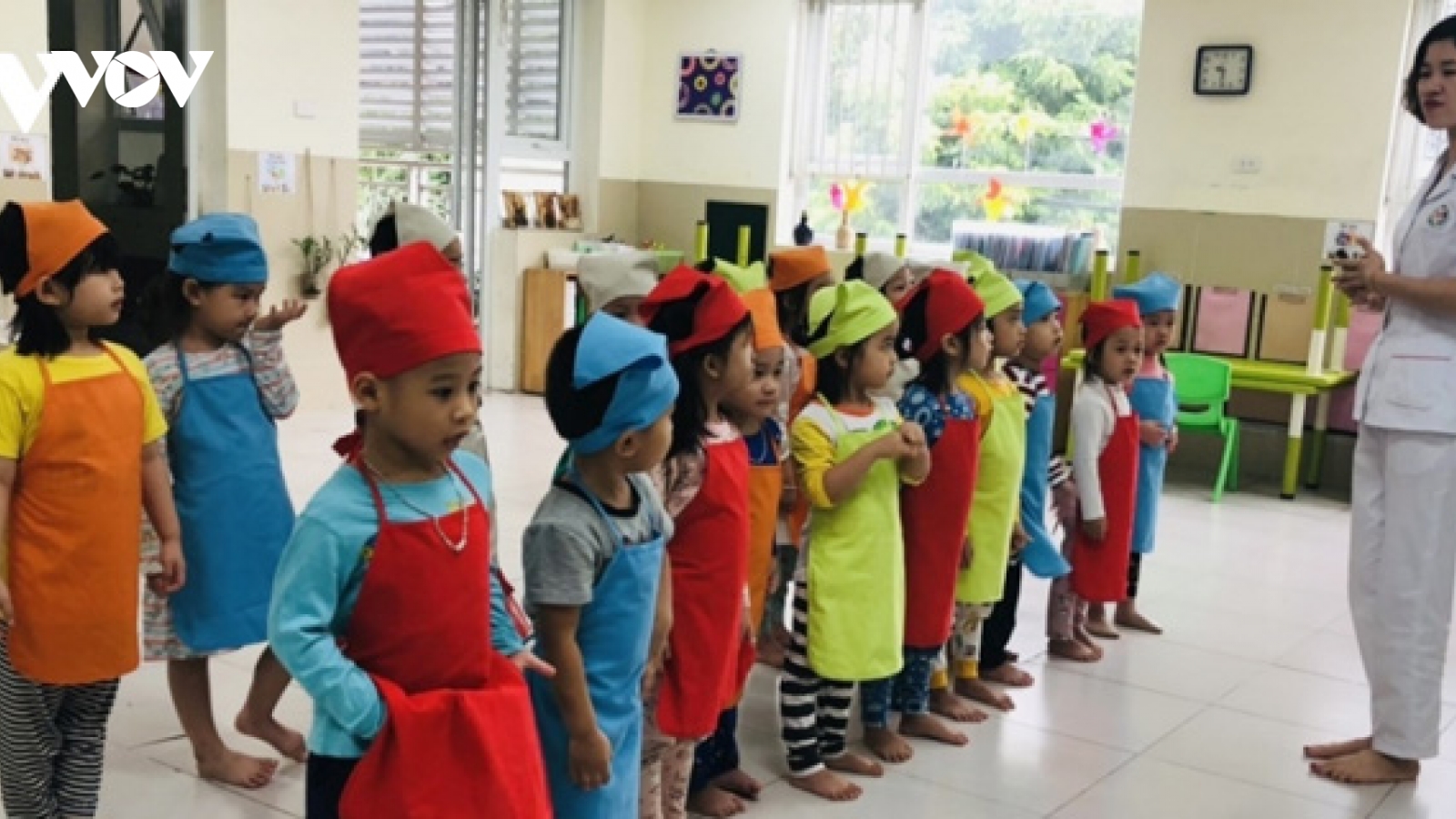 Nhiều giáo viên mầm non phải bỏ nghề khi ngày làm 12 tiếng lương vẫn thấp