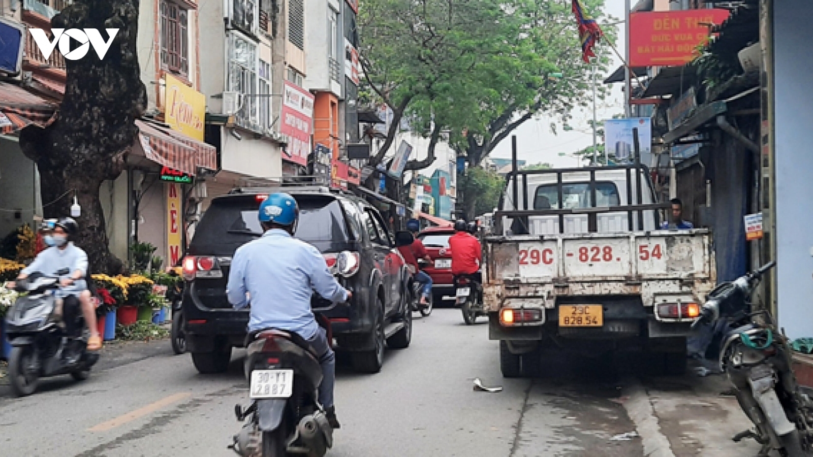 Vỉa hè, lòng đường Hà Nội bị chiếm dụng đến bao giờ?