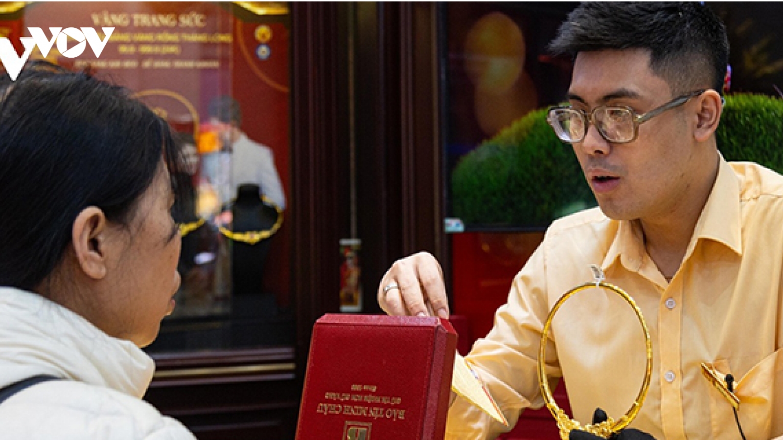 Bình ổn thị trường vàng: Cần sớm bỏ độc quyền vàng miếng