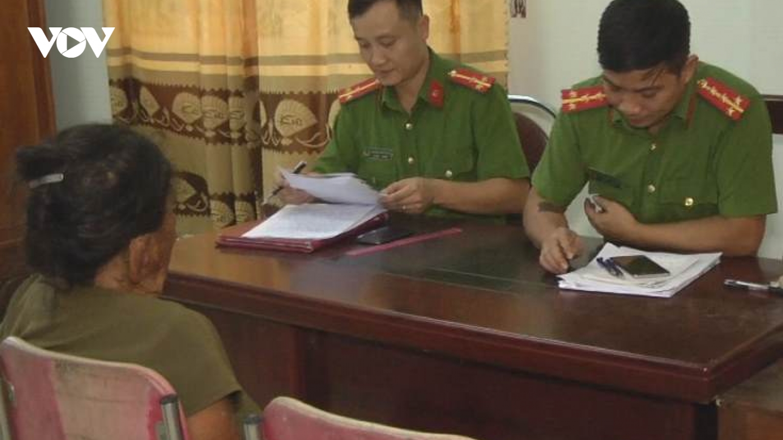 Công an triệu tập 1 phụ nữ liên quan vụ cháy rừng ở Nghệ An