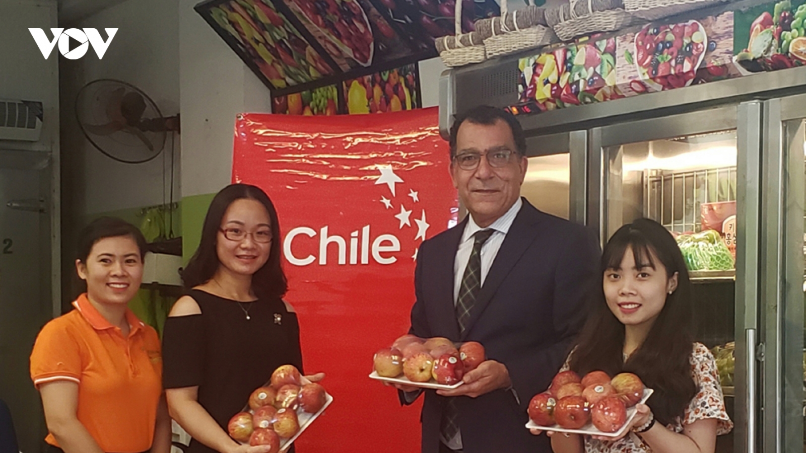 Lô hàng táo Chile đầu tiên có mặt tại thị trường Việt Nam