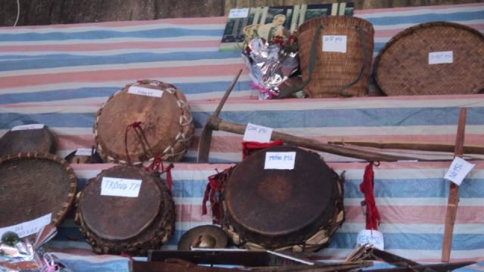 bo_nhac_cu_cua_nguoi_dao_khau.jpg