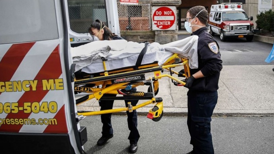 benh nhan Covid tren cang,Yonker, New York -ABC News.jpg
