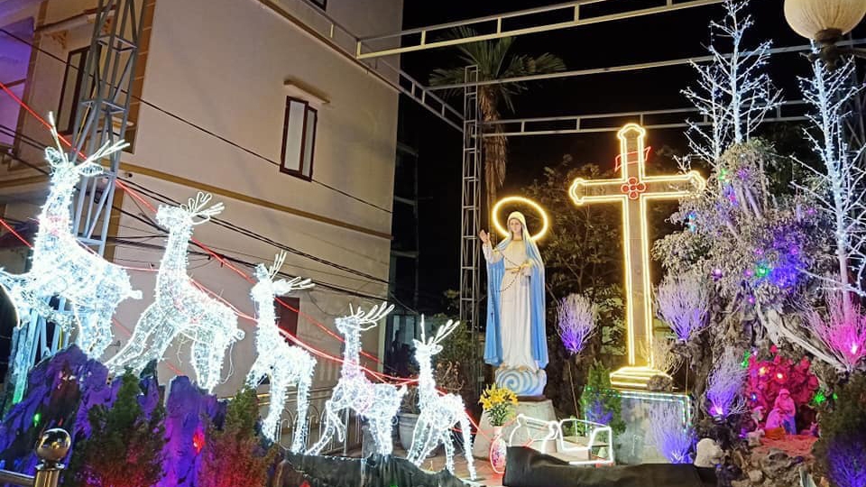 Pictures show Christmas celebrations getting underway nationwide