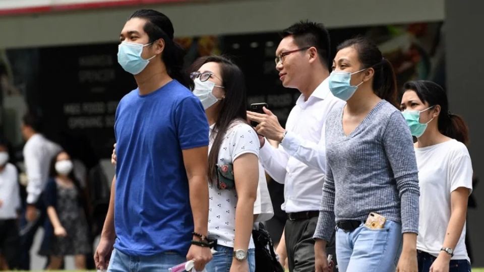 Singapore, nhan vien van phong thoi Covid, an trua, -afp.jpg