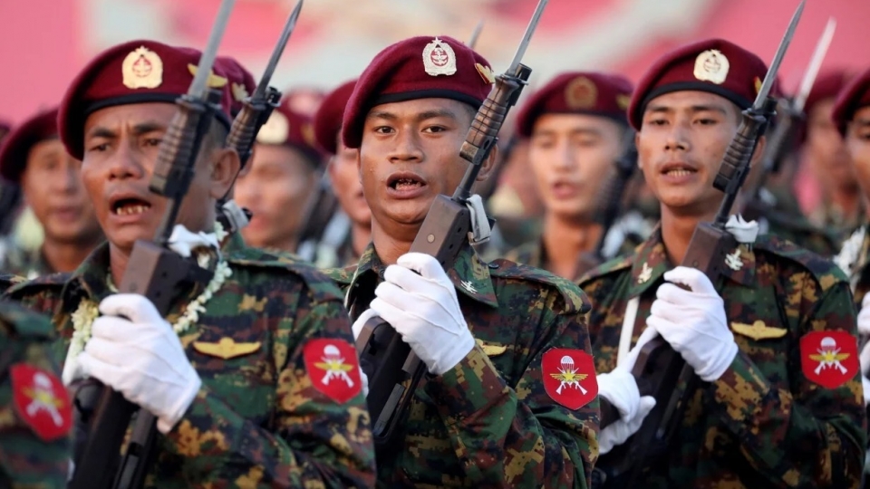 binh si quan doi Myanmar -reu.jpg