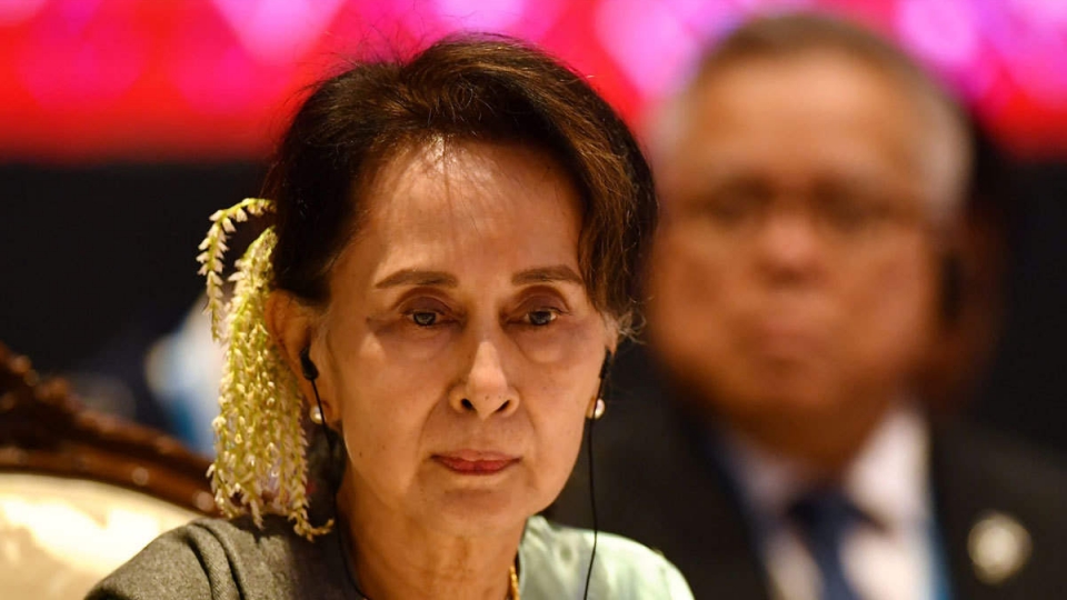 suu_kyi_economic_times.jpg