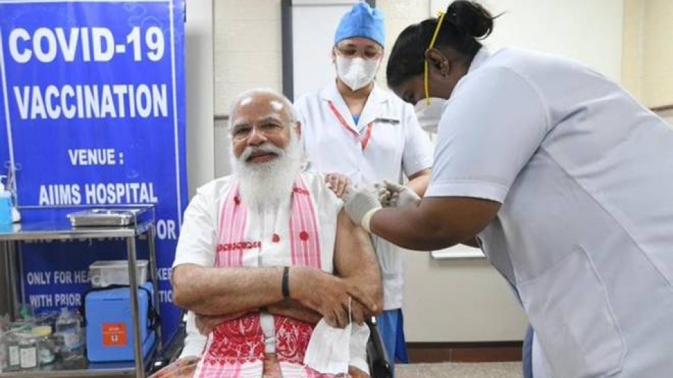 modi_tiem_vaccine.jpg