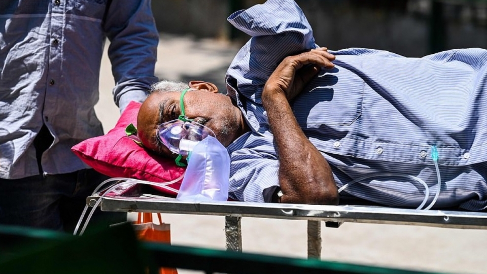 An Do, benh nhan covid cap cuu, -afp.jpg