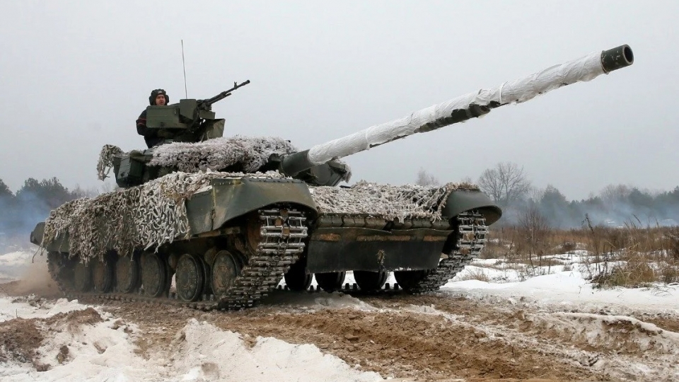 xe tang Ukraine tren thao truong -reu.jpg