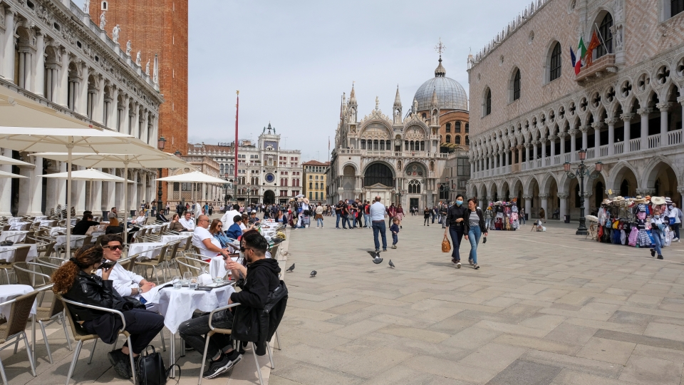 2021-05-17t170743z_356519138_rc2thn9pkn0a_rtrmadp_3_health-coronavirus-italy-curbs.jpg