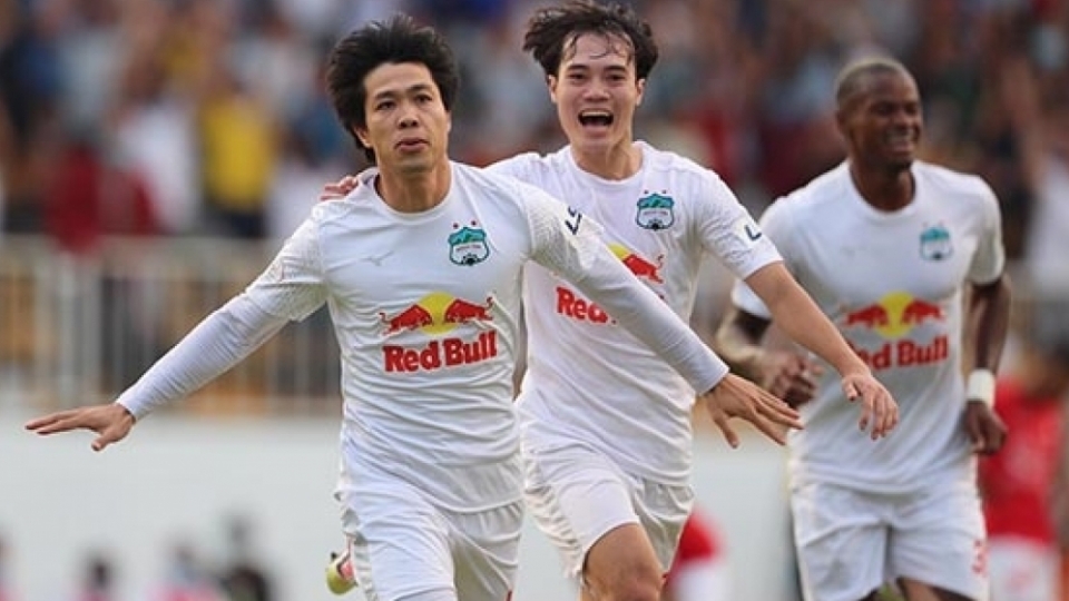 cong phuong van toan bi treo gio o vong 13 v-league.jpg