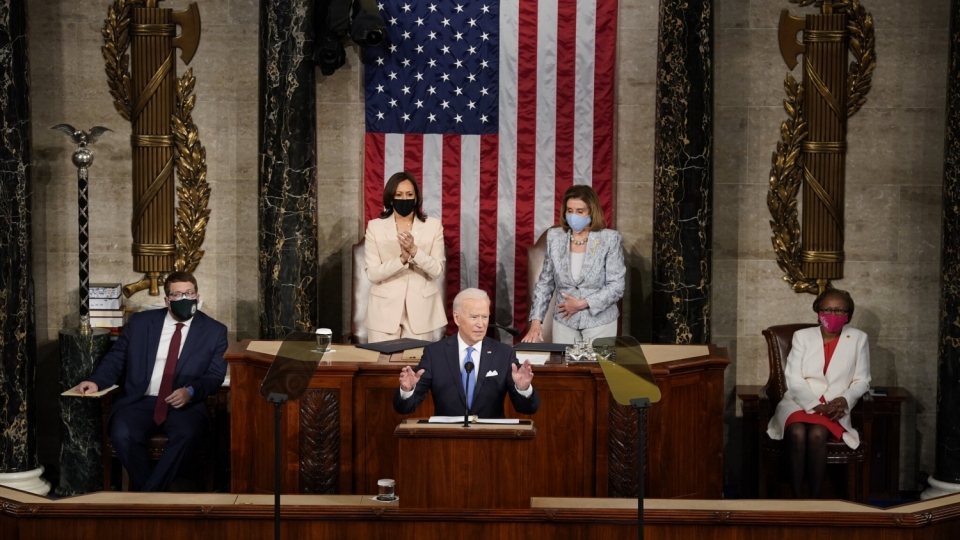 tong-thong-biden-100-ngay-cam-quyen-giu-trung-phat-thoi-trump-va-tim-ban-be-trong-cuoc-chien-cong-nghe-voi-trung-quoc.jpg