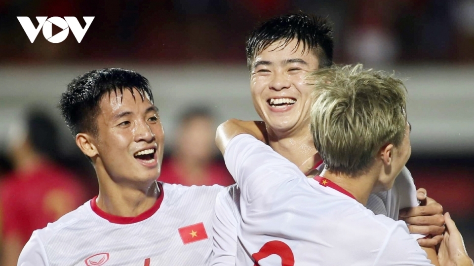 Doi hinh DT Viet Nam truoc DT Malaysia anh 2.jpg