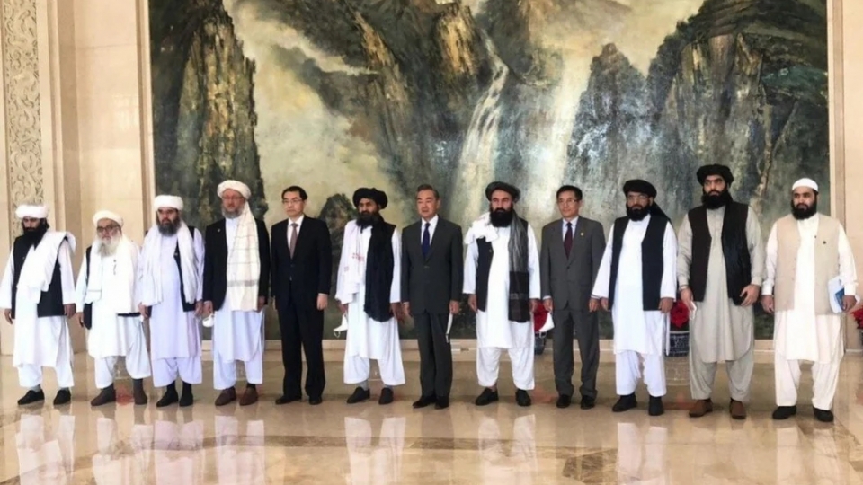Trung Quoc quan chuc TQ va dai dien Taliban 7-2021, -scmp.jpg