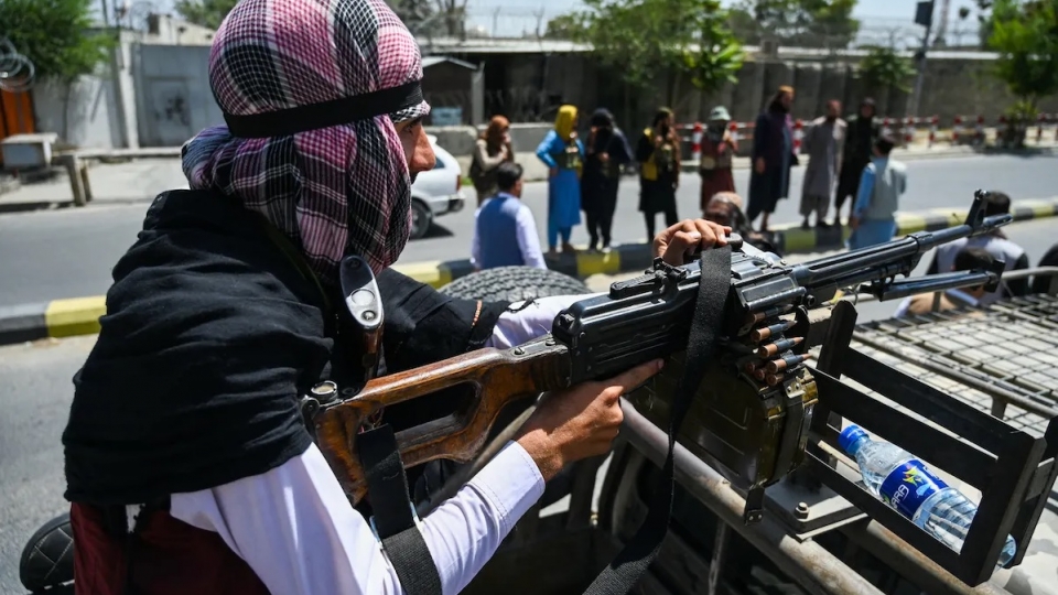 Taliban chien binh sung may -afp.jpg