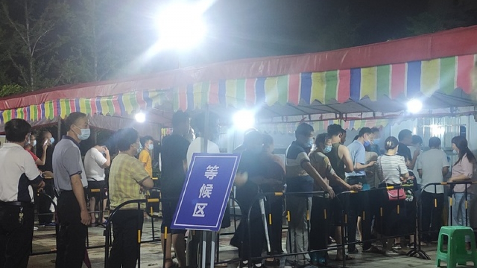 Trung Quoc Duong Chau xet nghiem Covid trong dem -The Paper.jpg
