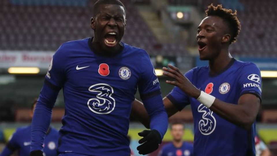 chelsea ban 10 cau thủ.jpg