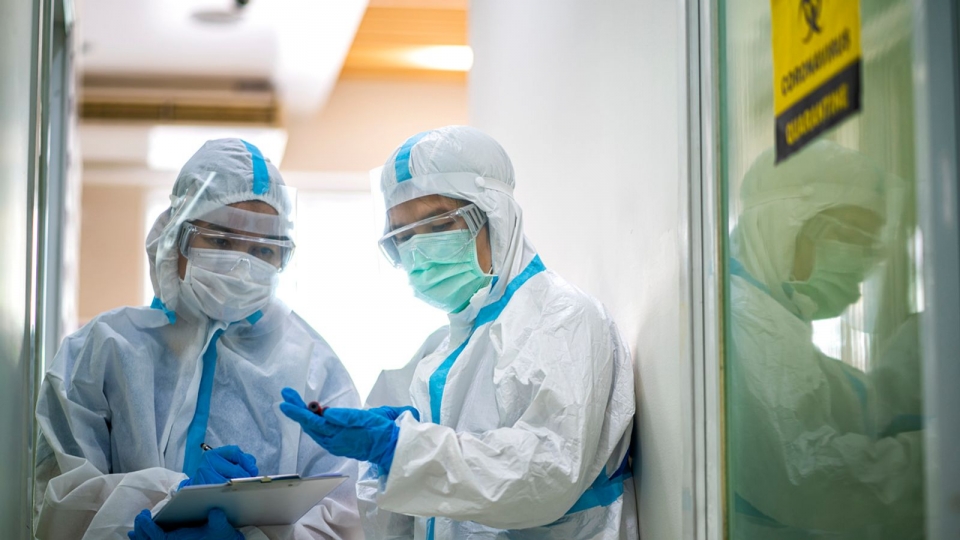 skynews-doctor-ppe-coronavirus_4978115.jpg