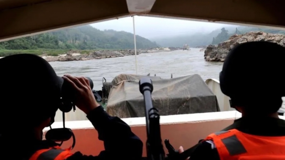 Trung Quoc linh tuan tra tren song Lan Thuong Mekong -twitter.jpg