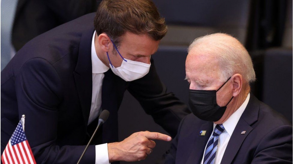 biden macron.jpg