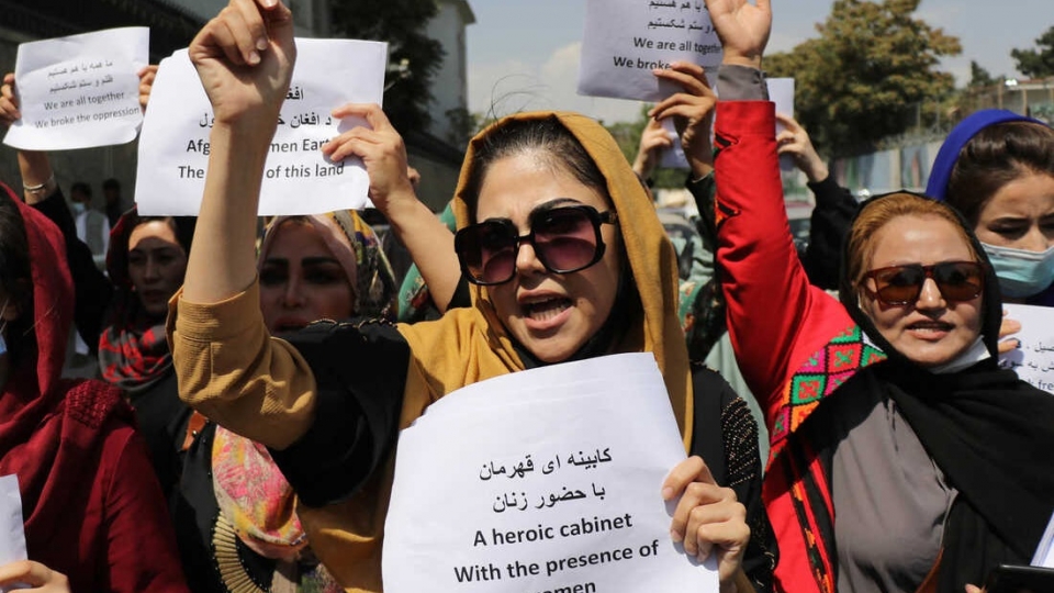 Afghanistan phu nu bieu tinh doi nu quyen, phan doi Taliban -npr.jpg
