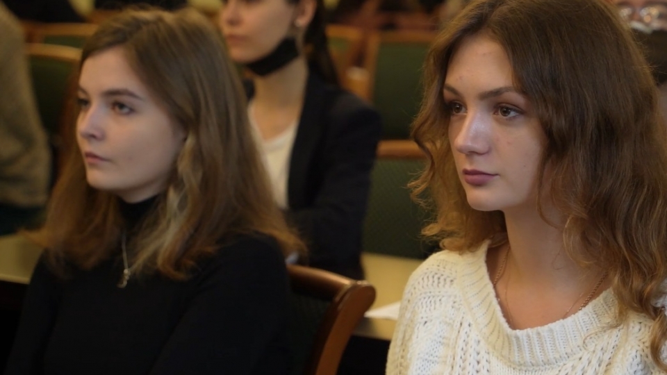 sinh vien Nga hoc tieng Viet -vov.jpg