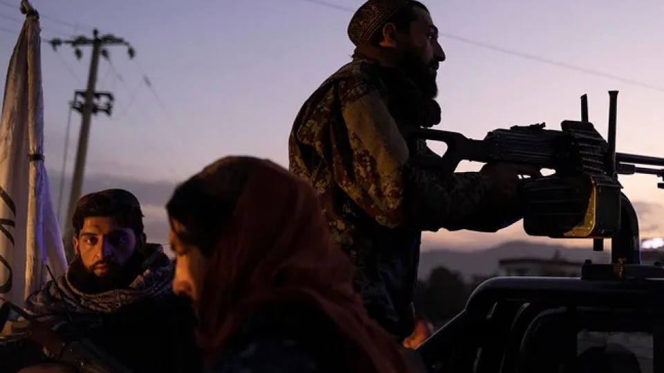 Taliban chien binh tuan tra Kabul Afghanistan 28-10-2021, -reu.jpg