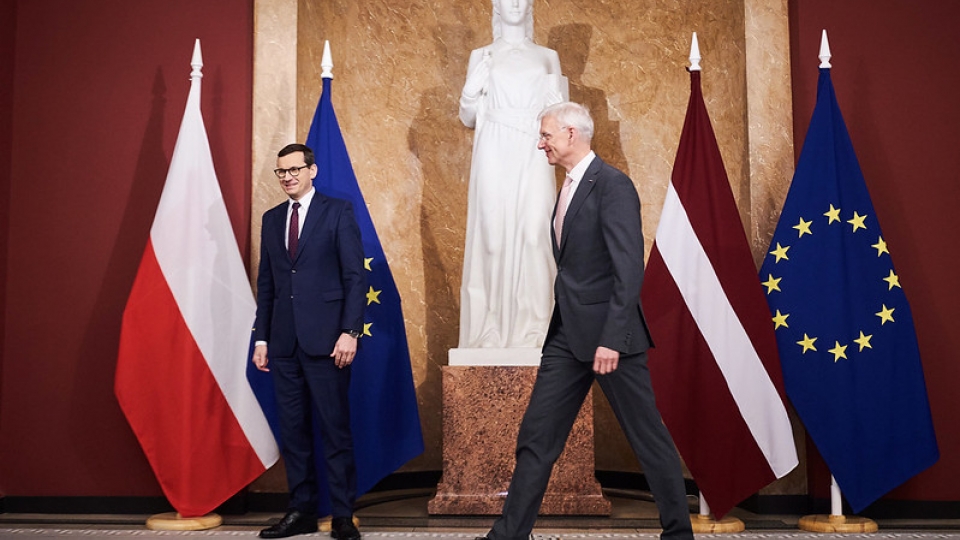 thu_tuong_latvia_va_ba_lan_thao_luan_ve_van_de_khung_h_oang_di_cu.jpg