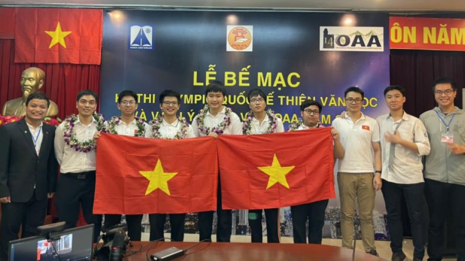 Vietnamse students win IOA 14 in Colombia.png