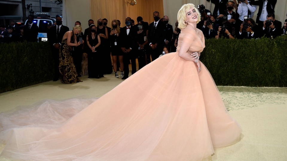 billie-eilish-body-image-tore-down-love-for-dresses.jpg