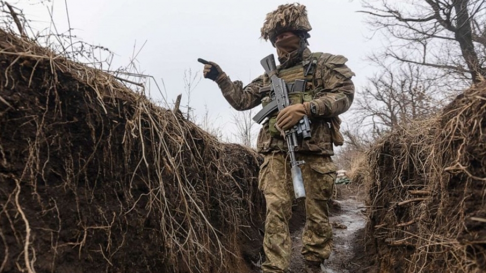 linh Ukraine chien hao 10-1-2022 -ap.jpg