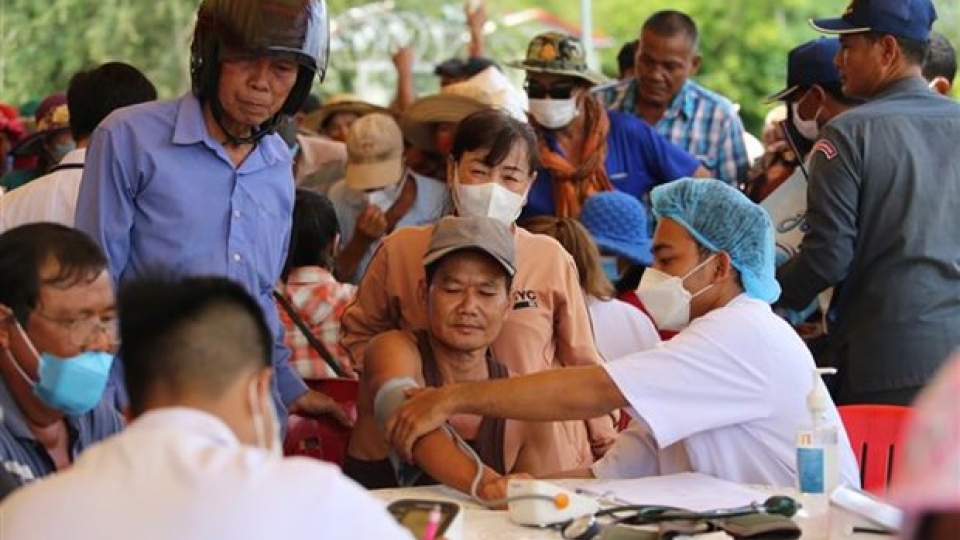 health_checkups_arranged_for_hundreds_of_vietnamese_origin_in_cambodia.jpg