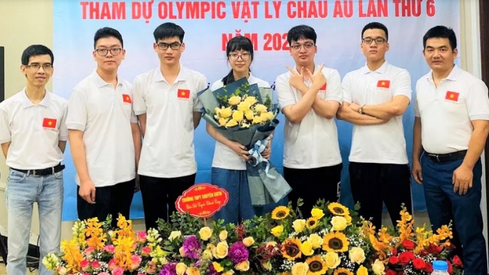 Vietnamese students win three medals at EuPhO 2022.jpg