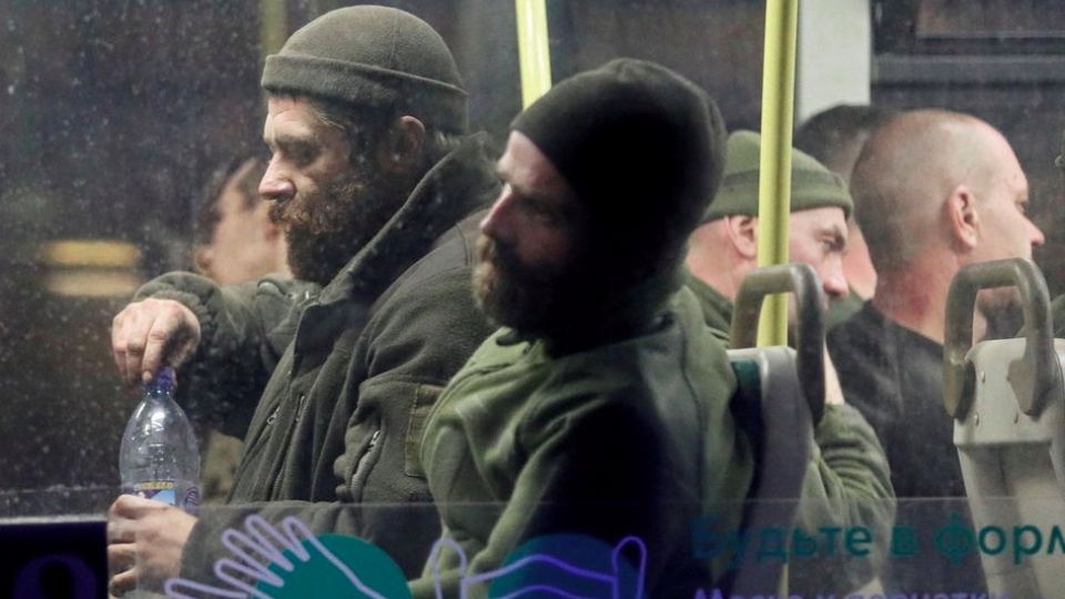 binh si Ukraine bi Nga bat lam tu binh o Azovstal -reu.jpg