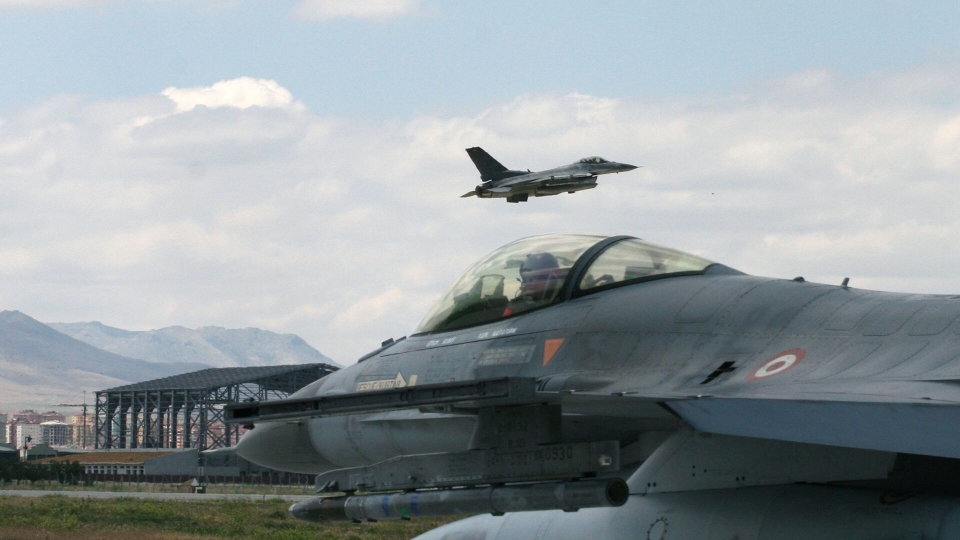 f-16.jpg