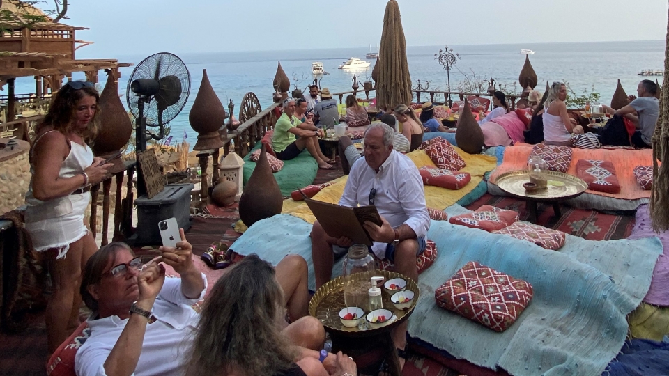 khach_quoc_te_di_nghi_duong_tai_sharm_el_sheikh_-_anh_ngoc_thach_.jpeg