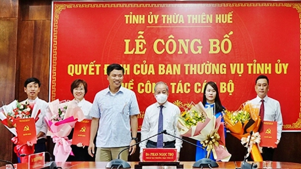 vov-_tai_buoi_le_cong_bo_quyet_dinh_cua_ban_thuong_vu_tinh_uythua_thien_hue_ve_cong_tac_can_bo.jpg