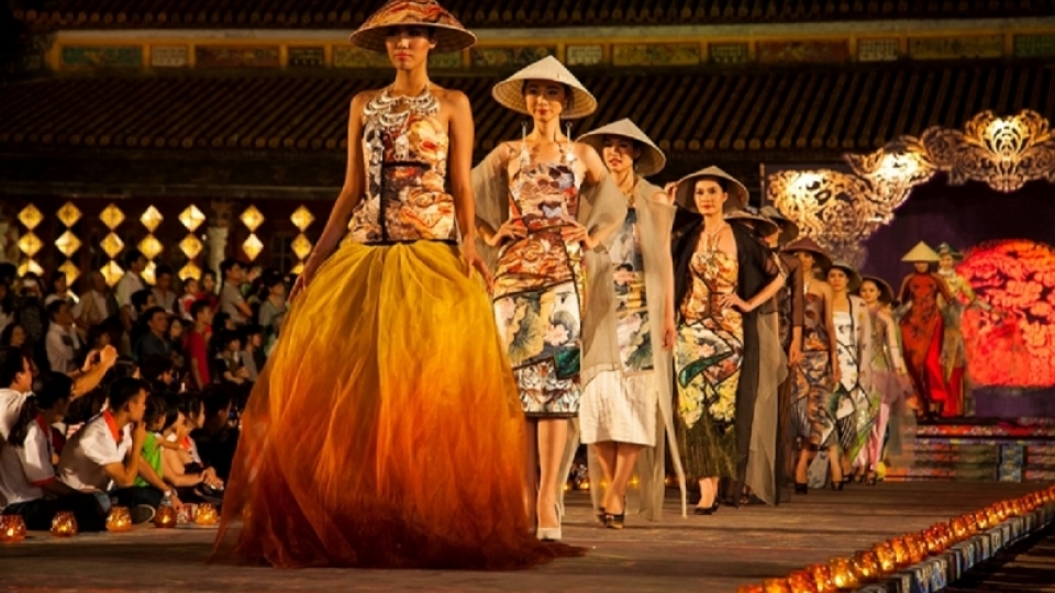vov_cac_hoat_dong_bieu_dien_nghe_thuat_trong_festival_hue_luon_hap_dan_va_thu_hut_du_khach.jpg